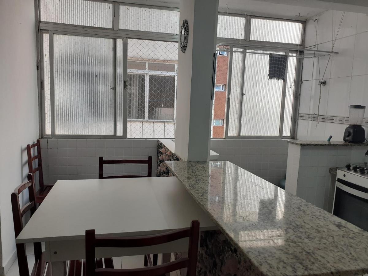 Apartamento Vento E Mar - 2 Quartos Com Sacada Na Quadra Da Praia Do Gonzaga Сантос Экстерьер фото