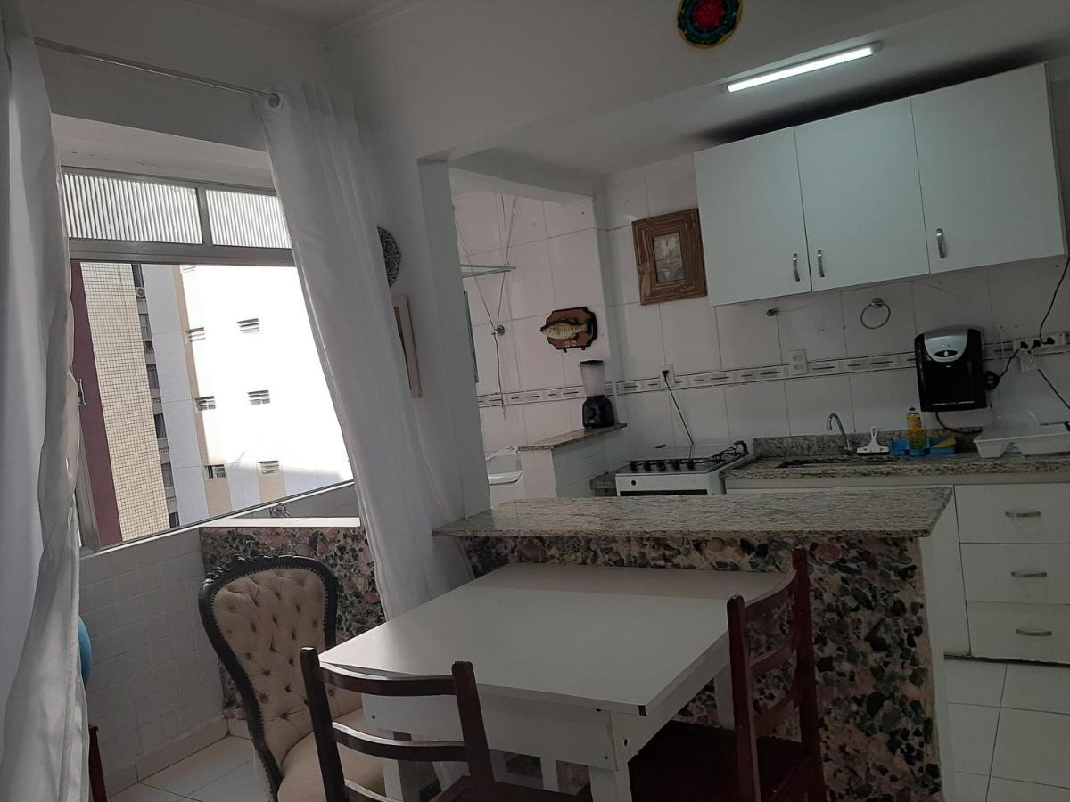 Apartamento Vento E Mar - 2 Quartos Com Sacada Na Quadra Da Praia Do Gonzaga Сантос Экстерьер фото